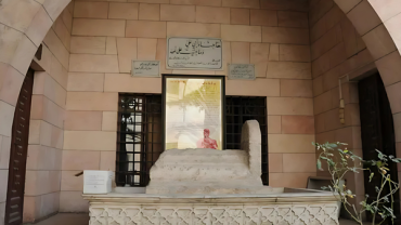 ضريح أبي العلاء المعري في إدلب
